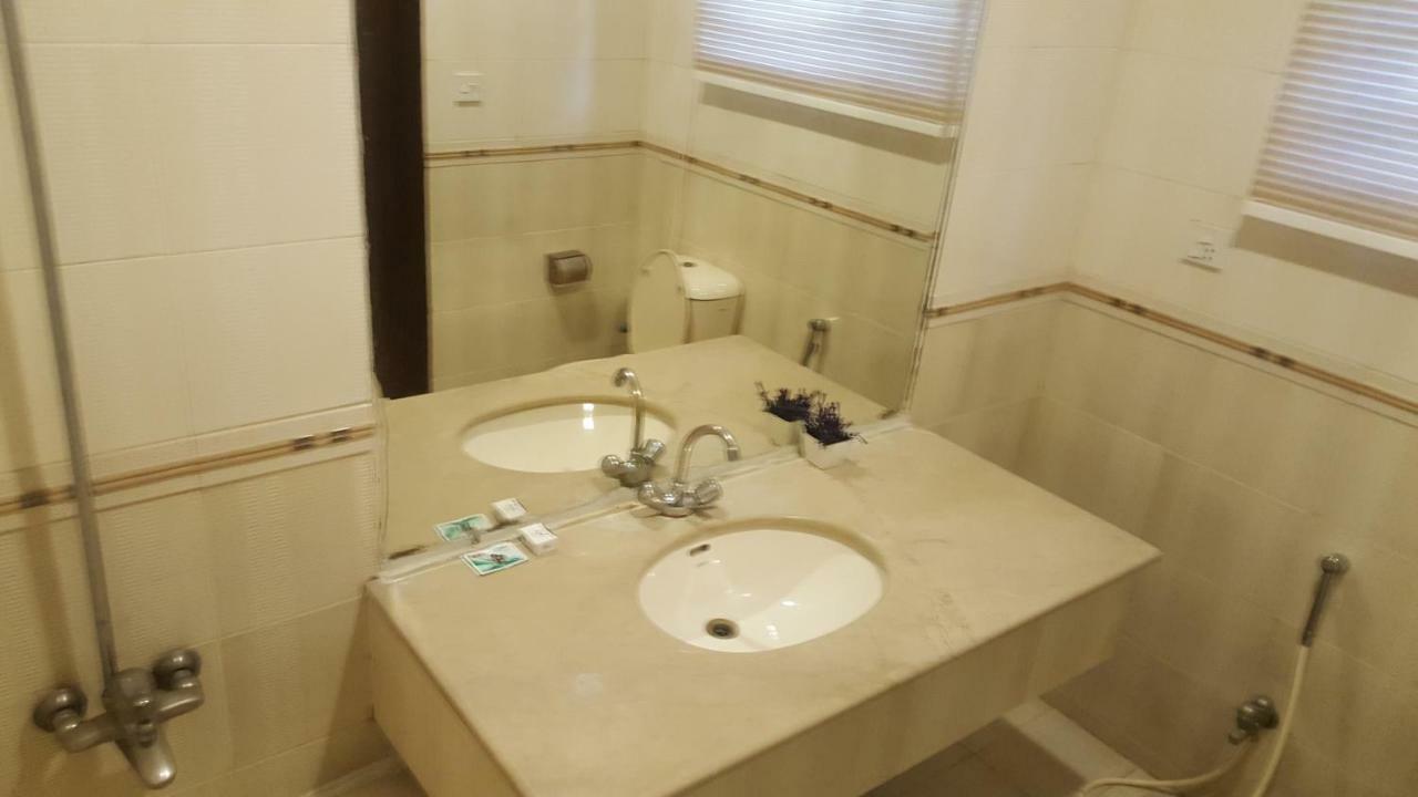 Mulberry Residence Luxury Rooms Исламабад Экстерьер фото