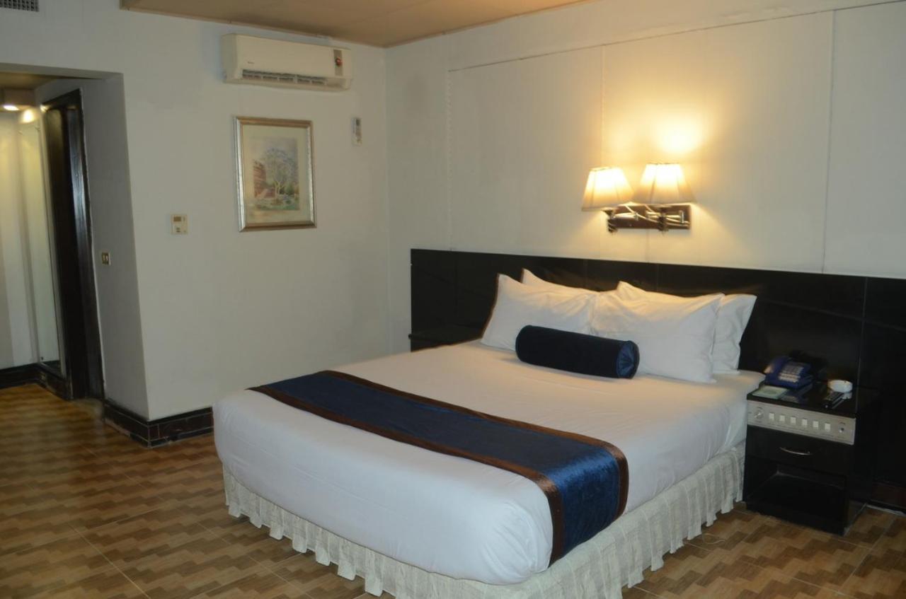 Mulberry Residence Luxury Rooms Исламабад Экстерьер фото